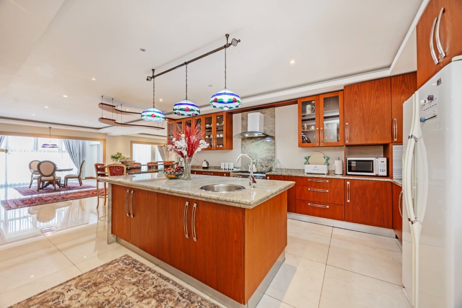 8 Bedroom Property for Sale in Baronetcy Estate Western Cape